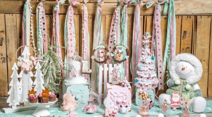 χριστουγεννιατικη διακοσμηση ροζ βεραμαν βιτρινα